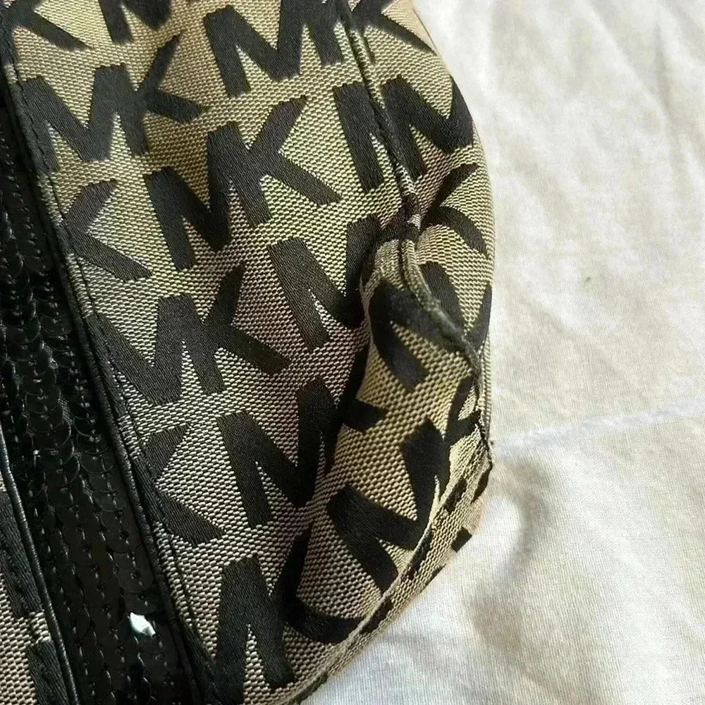 Michael Kors Signature Monogram Jacqaurd In Sequin - Picture 7 of 8